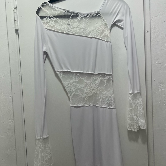 BRAND NEW Elegant White Lace Cut Off-Shoulder Dress - Picture 6 of 6
